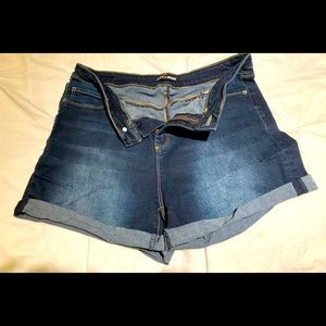 FashionNova jean Short -Shorts